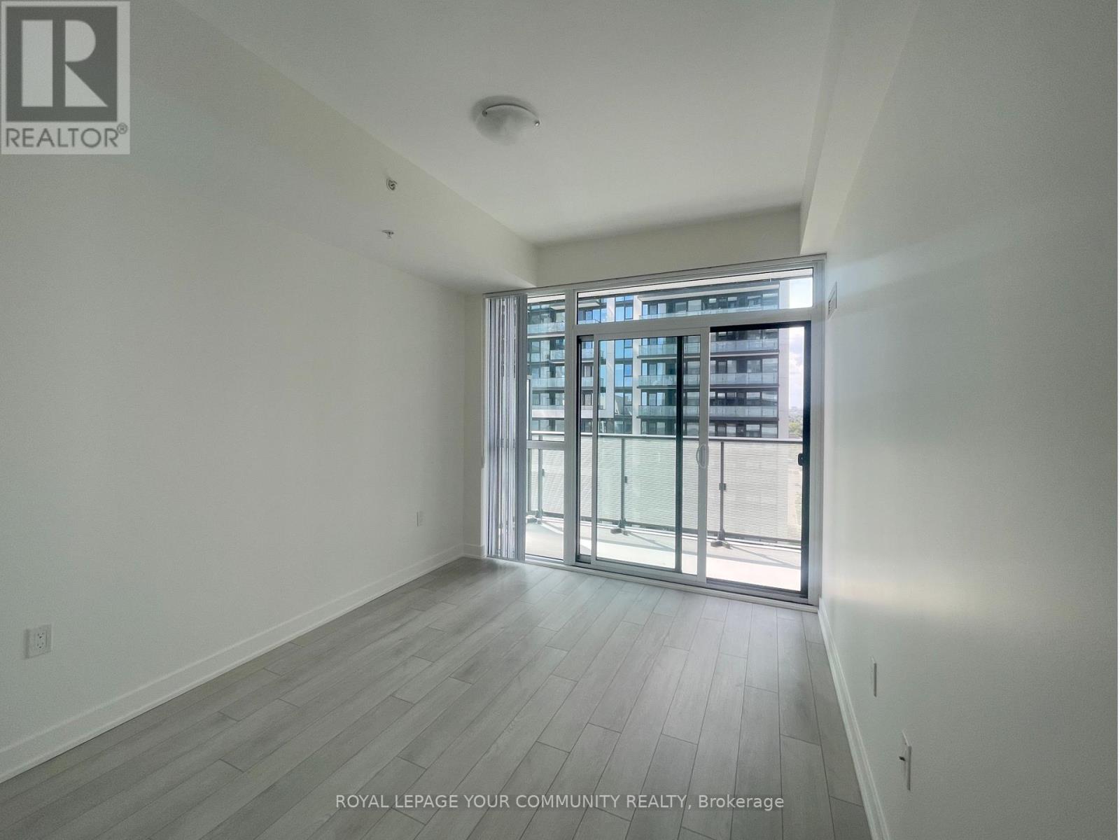 Photo 7 of 1212 75 Oneida Crescent, Richmond Hill ON