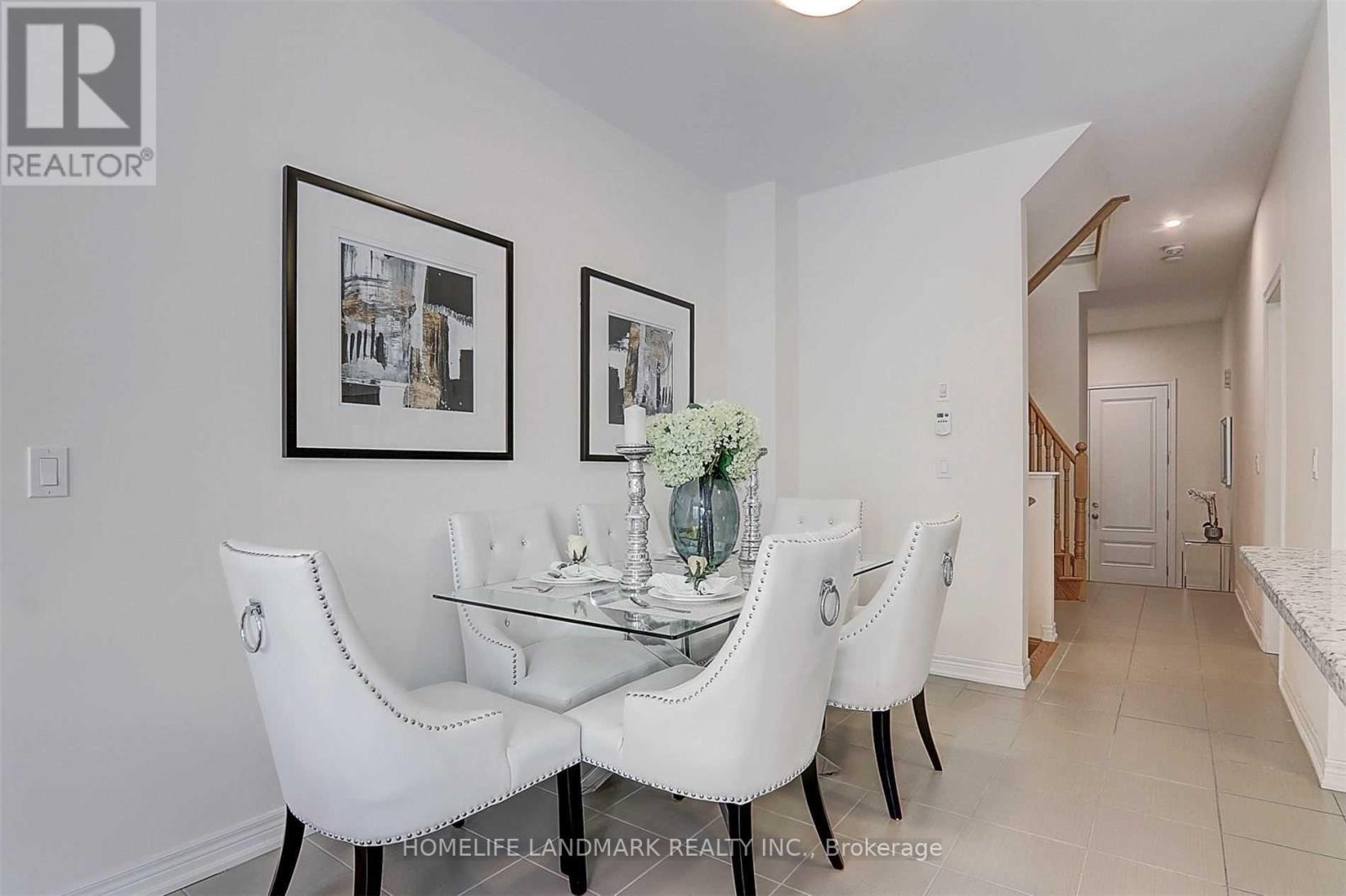 Photo 10 of 47 Durblee Avenue, Aurora ON