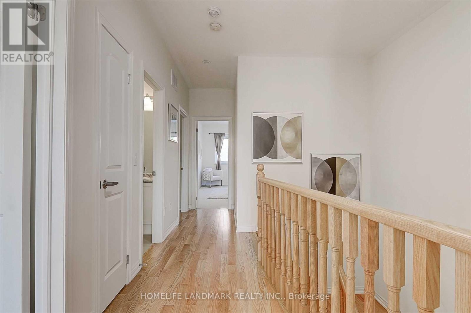 Photo 15 of 47 Durblee Avenue, Aurora ON