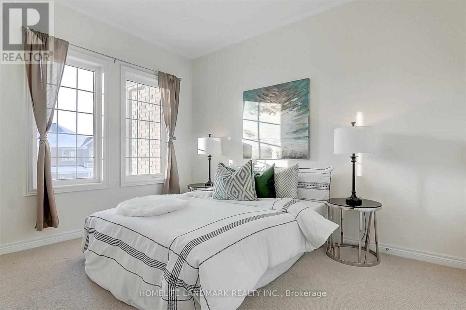 Photo 20 of 47 Durblee Avenue, Aurora ON