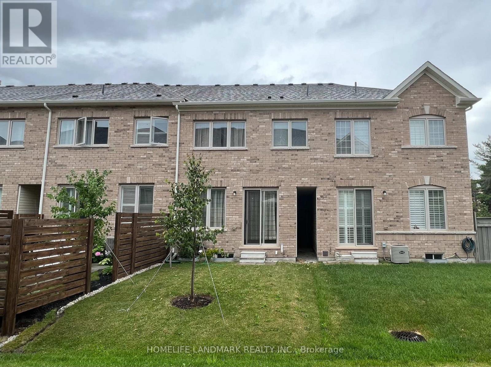 Photo 6 of 47 Durblee Avenue, Aurora ON