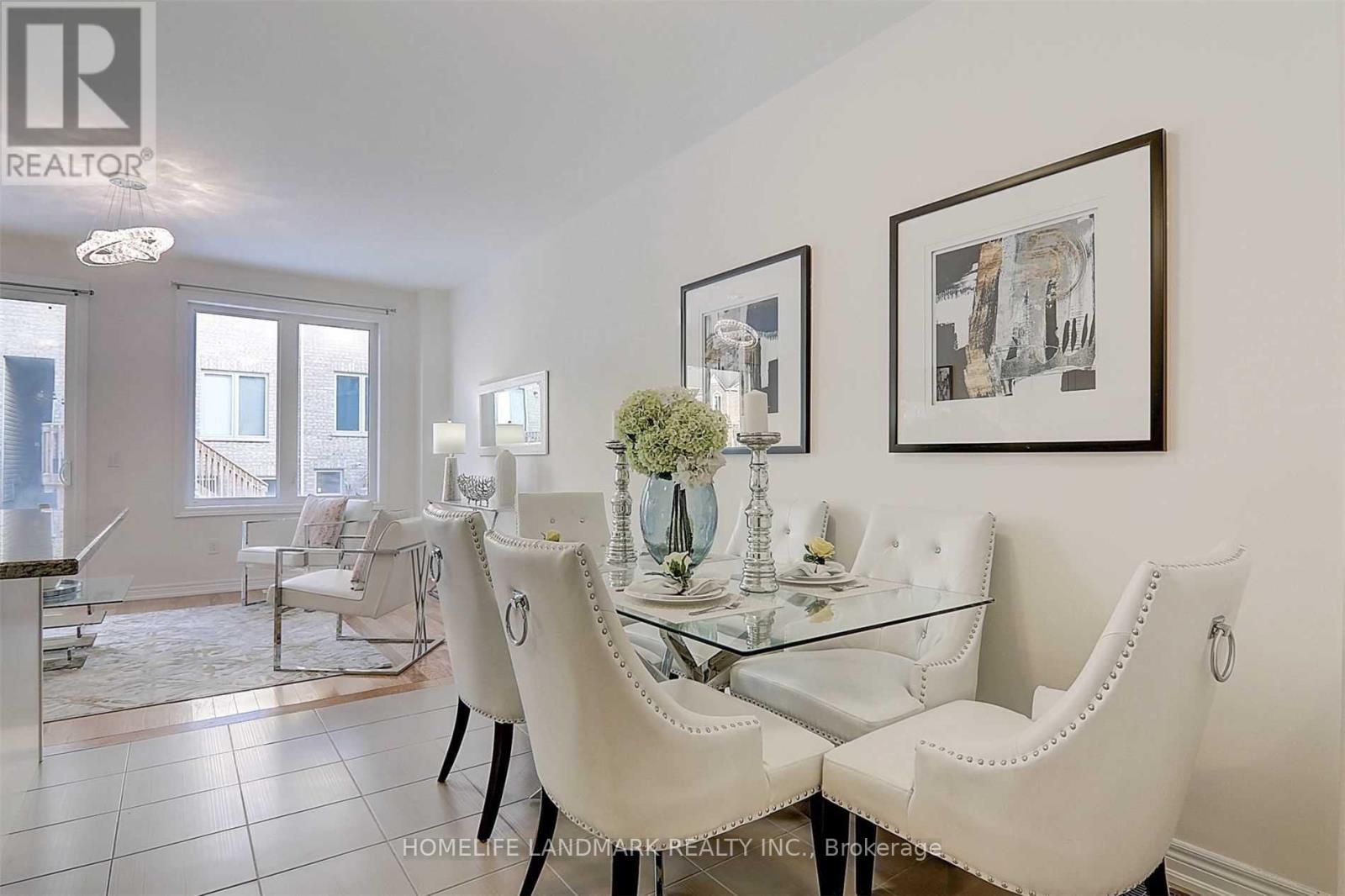 Photo 9 of 47 Durblee Avenue, Aurora ON