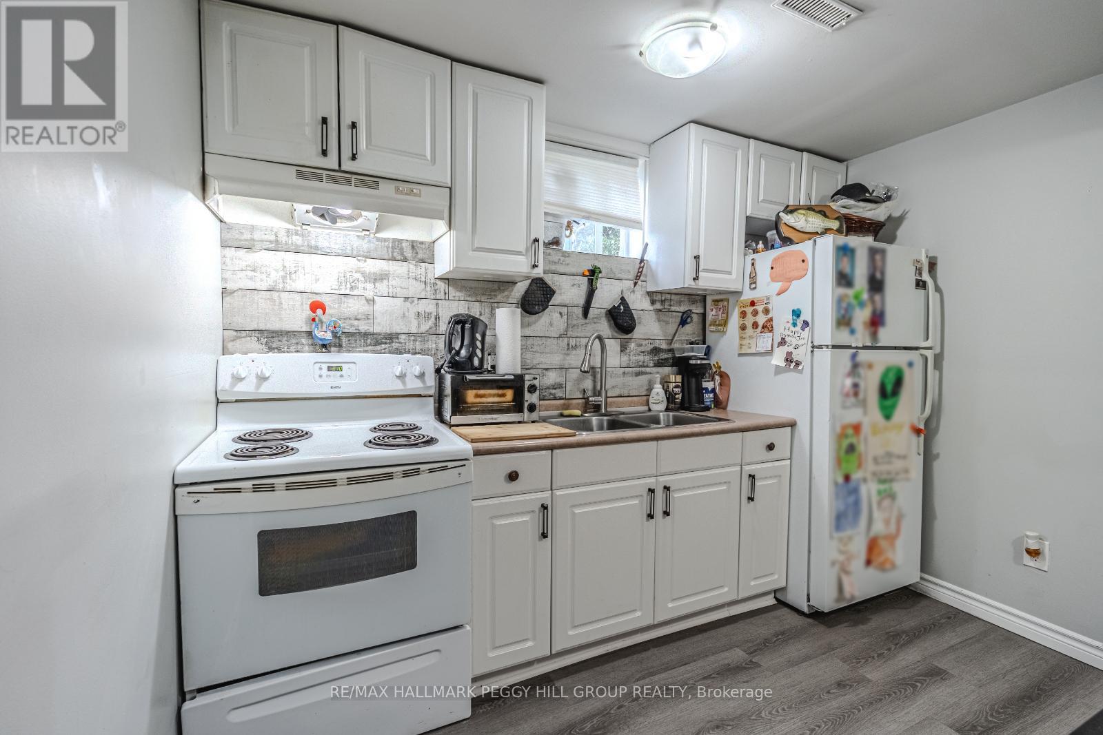 Photo 10 of 388 Parkwood Avenue, Bradford West Gwillimbury ON