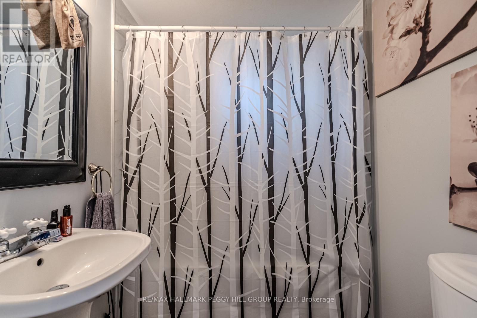 Photo 13 of 388 Parkwood Avenue, Bradford West Gwillimbury ON