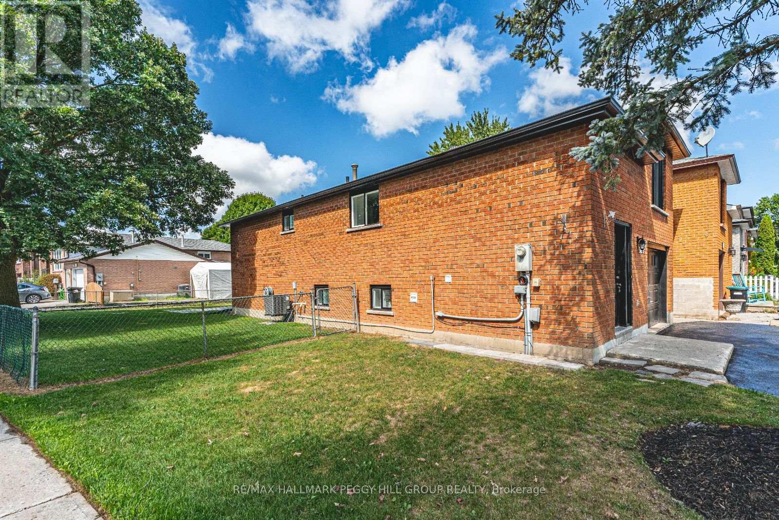 Photo 17 of 388 Parkwood Avenue, Bradford West Gwillimbury ON