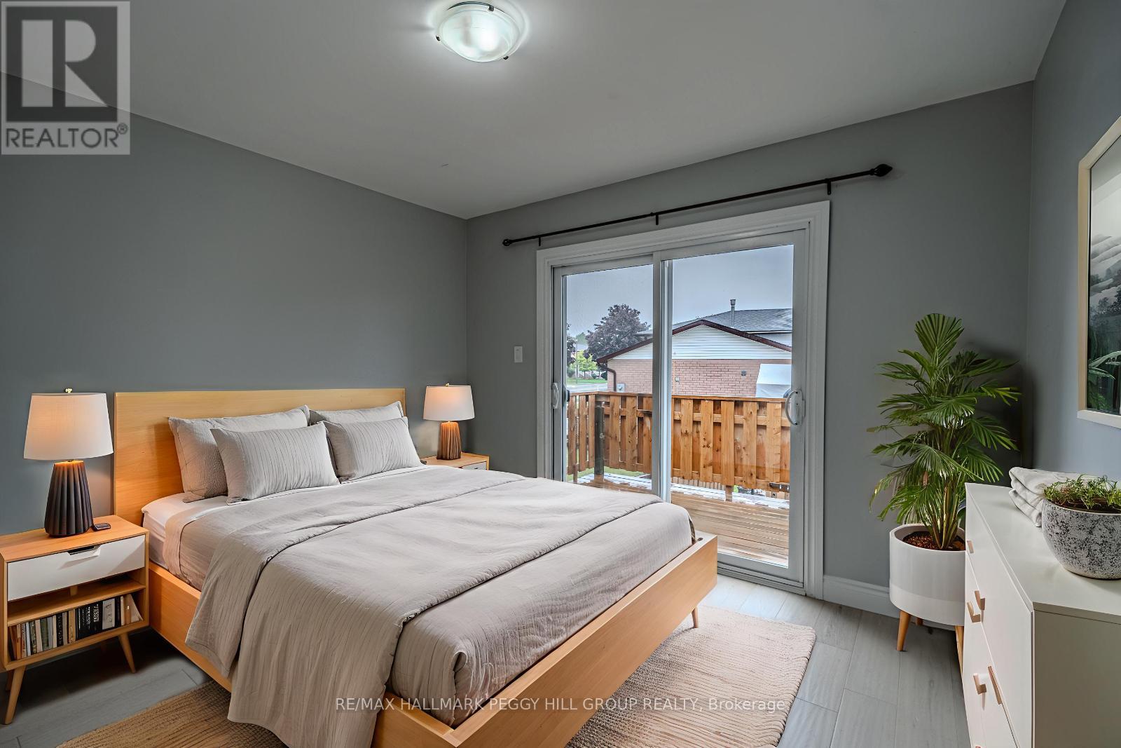 Photo 4 of 388 Parkwood Avenue, Bradford West Gwillimbury ON