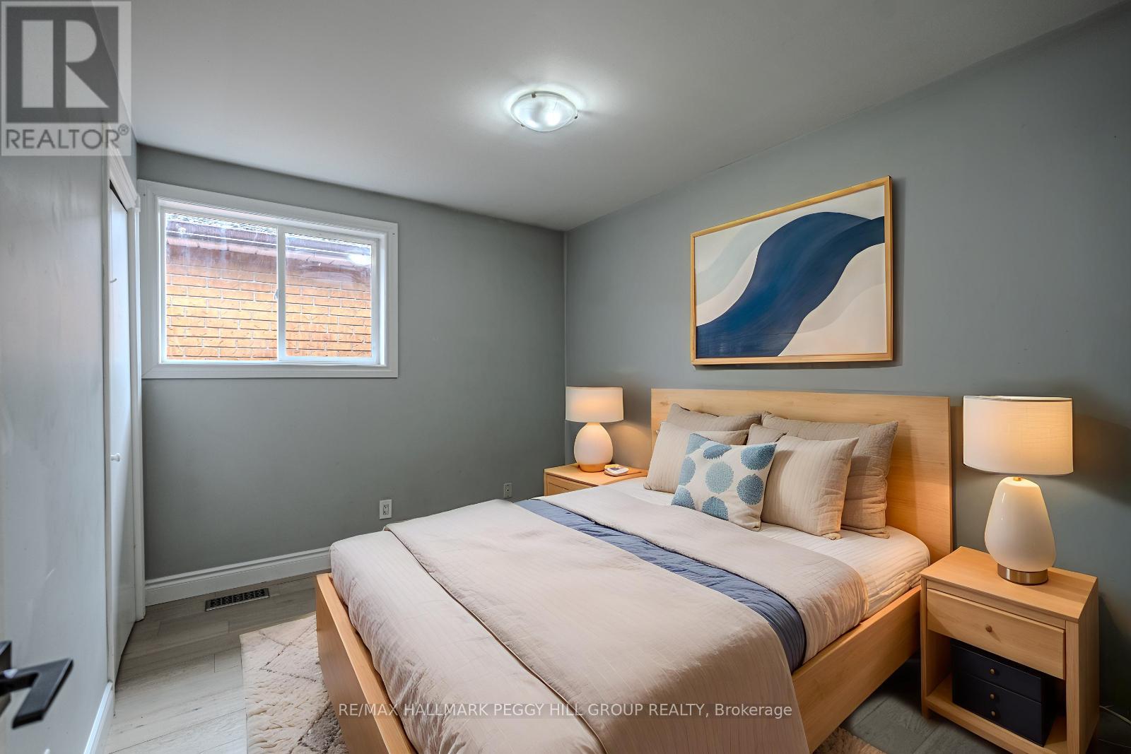 Photo 5 of 388 Parkwood Avenue, Bradford West Gwillimbury ON