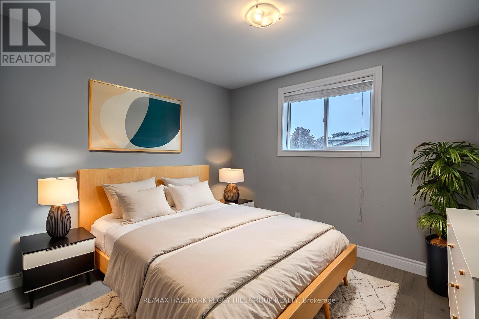 Photo 6 of 388 Parkwood Avenue, Bradford West Gwillimbury ON