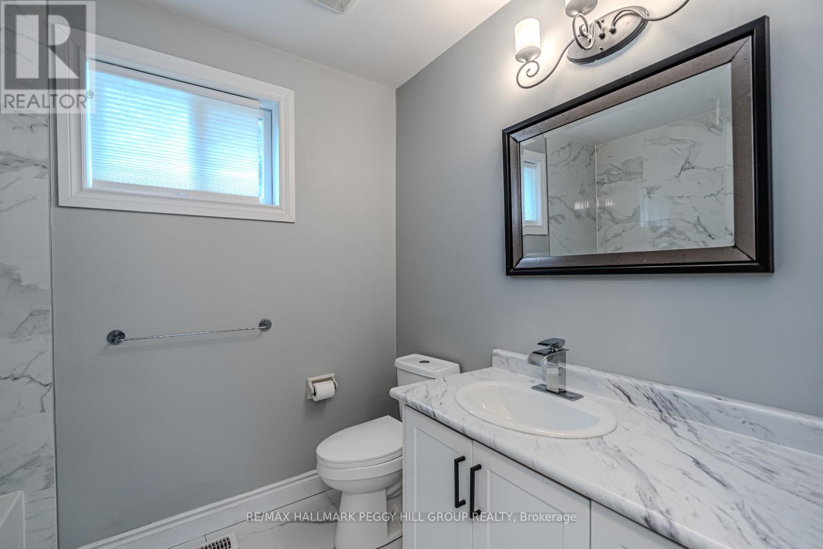 Photo 7 of 388 Parkwood Avenue, Bradford West Gwillimbury ON