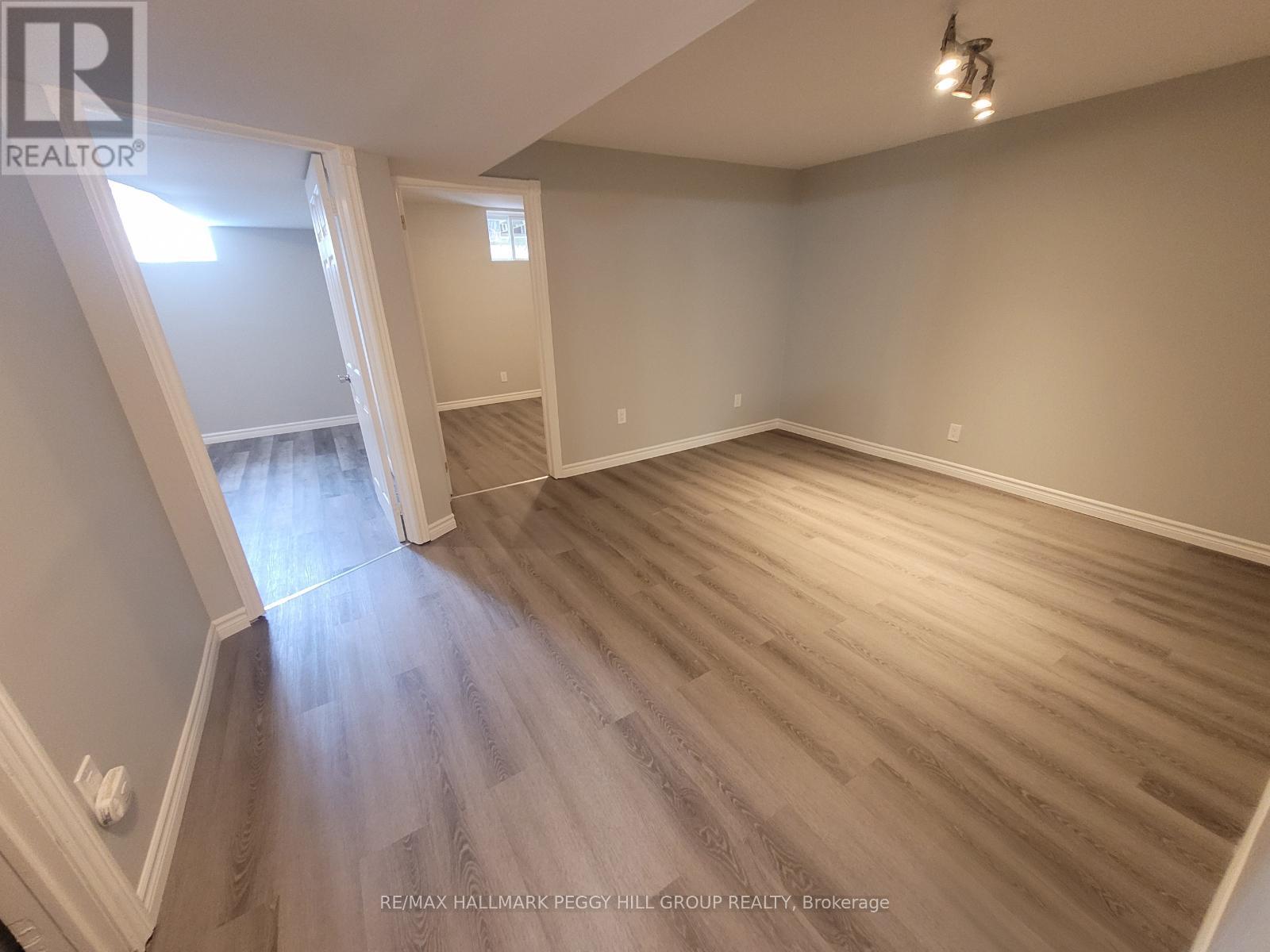 Photo 9 of 388 Parkwood Avenue, Bradford West Gwillimbury ON