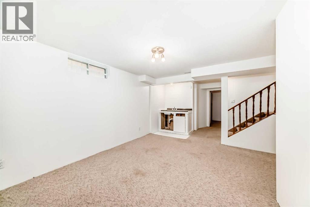 Single Family House for Sale in  Templeby Way NE Temple Calgary 