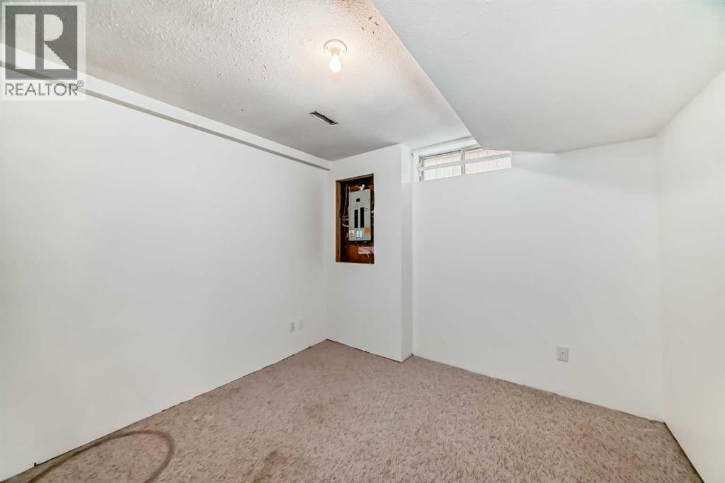 Single Family House for Sale in  Templeby Way NE Temple Calgary 