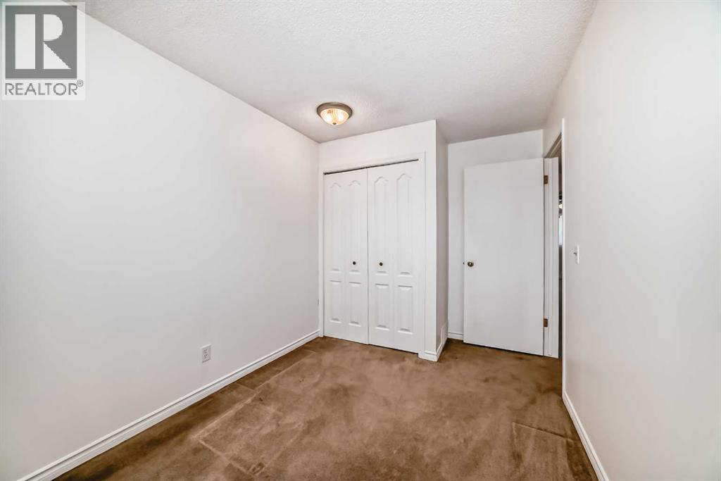 Single Family House for Sale in  Templeby Way NE Temple Calgary 