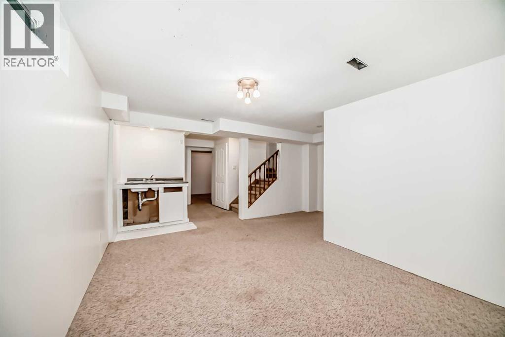 Single Family House for Sale in  Templeby Way NE Temple Calgary 