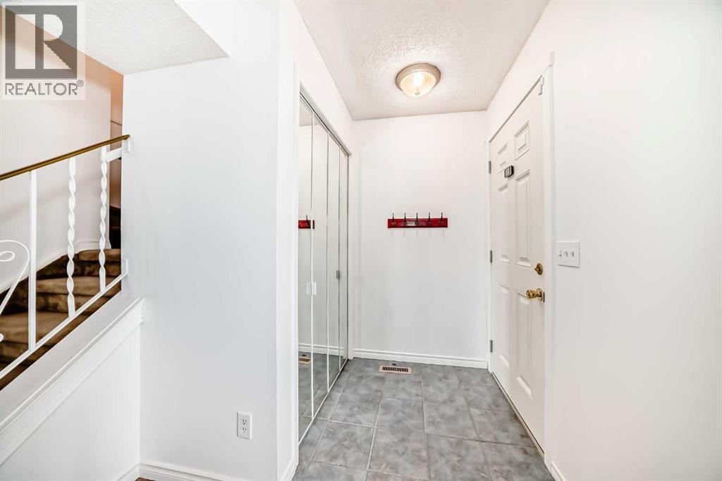 Single Family House for Sale in  Templeby Way NE Temple Calgary 
