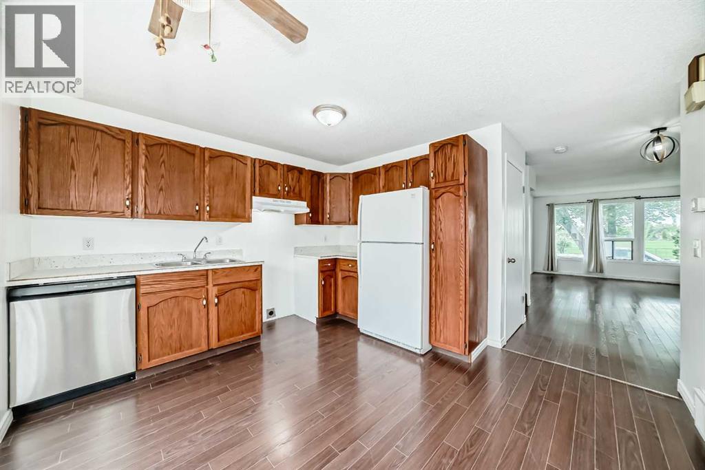 Single Family House for Sale in  Templeby Way NE Temple Calgary 