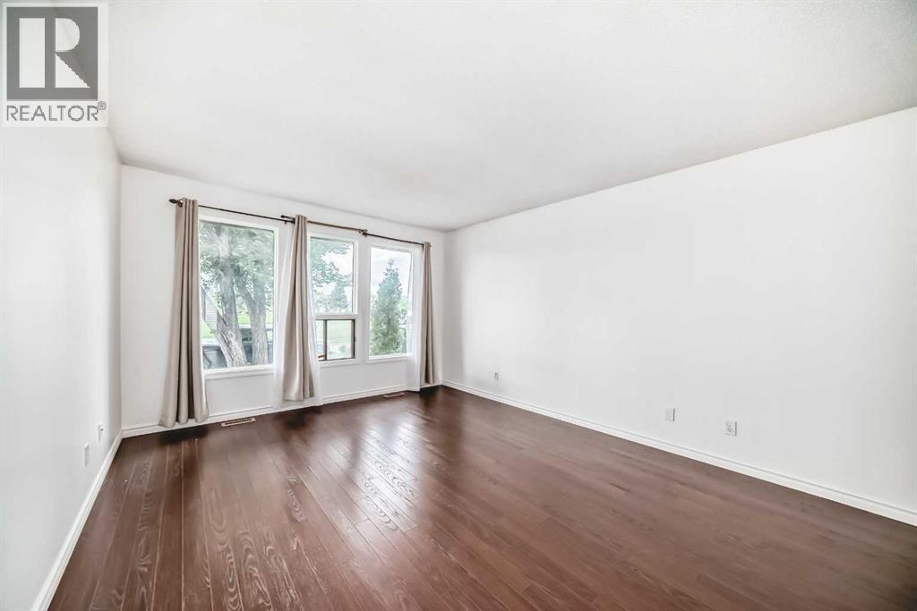 Single Family House for Sale in  Templeby Way NE Temple Calgary 