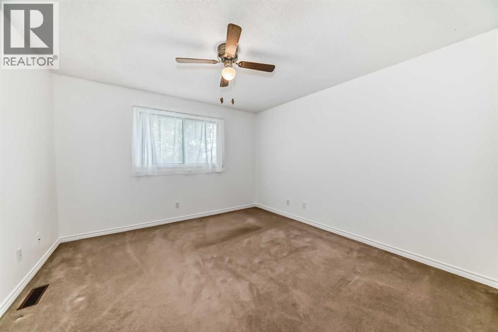 Single Family House for Sale in  Templeby Way NE Temple Calgary 