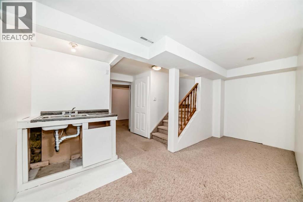 Single Family House for Sale in  Templeby Way NE Temple Calgary 
