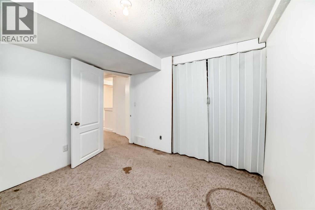 Single Family House for Sale in  Templeby Way NE Temple Calgary 