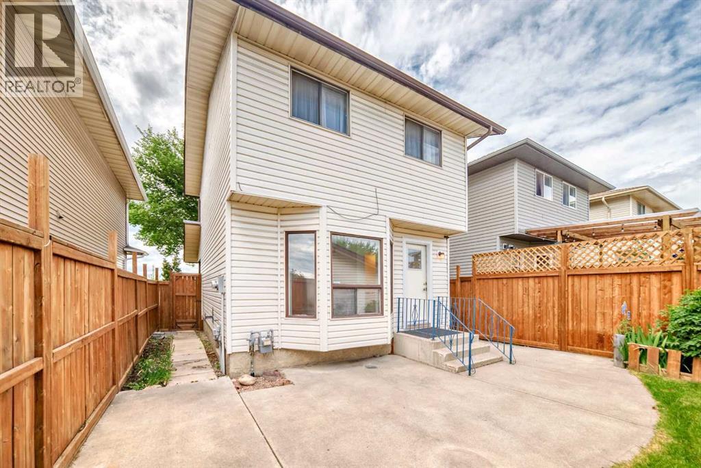 Single Family House for Sale in  Templeby Way NE Temple Calgary 