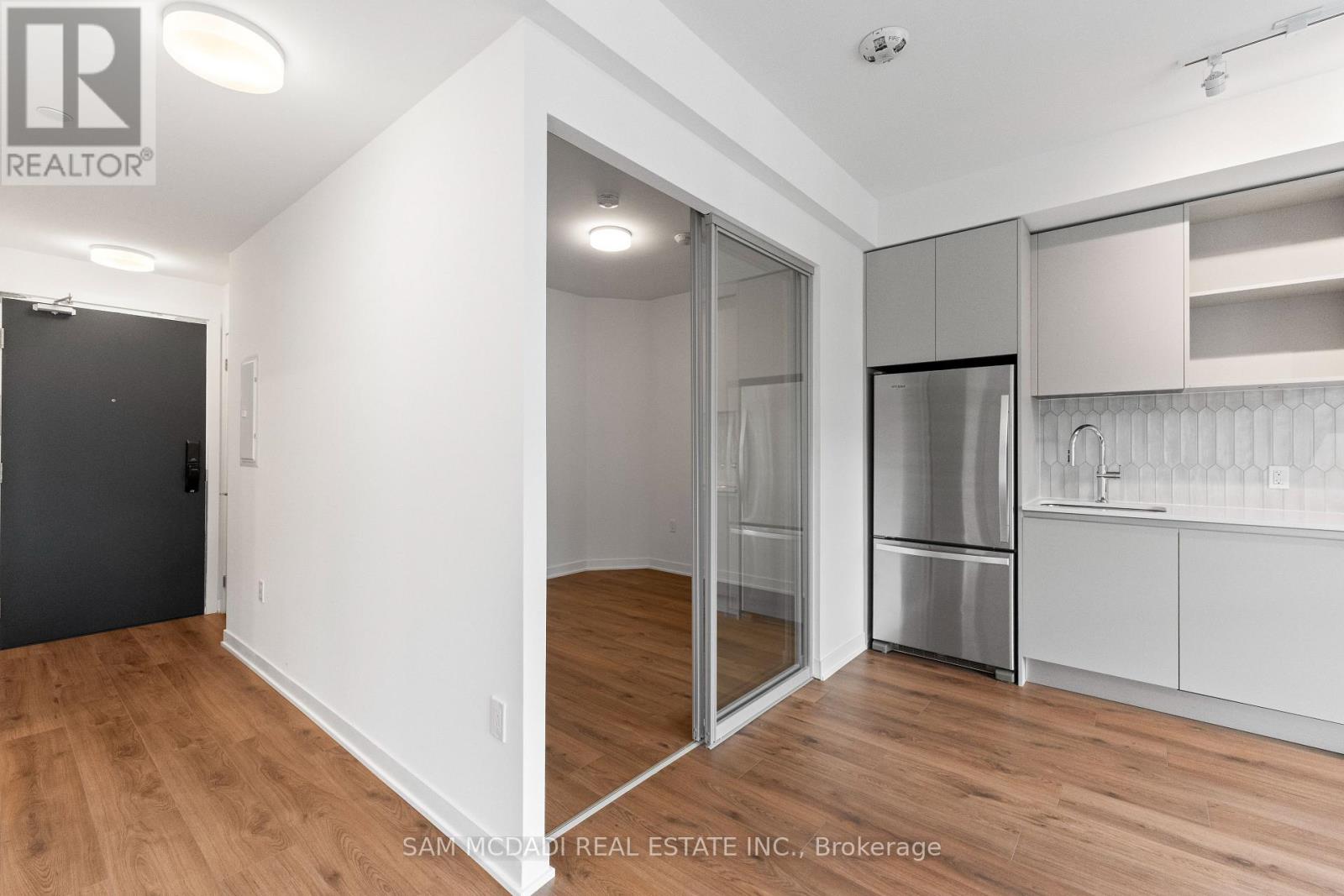 Photo 12 of 819 395 Dundas Street, Oakville ON