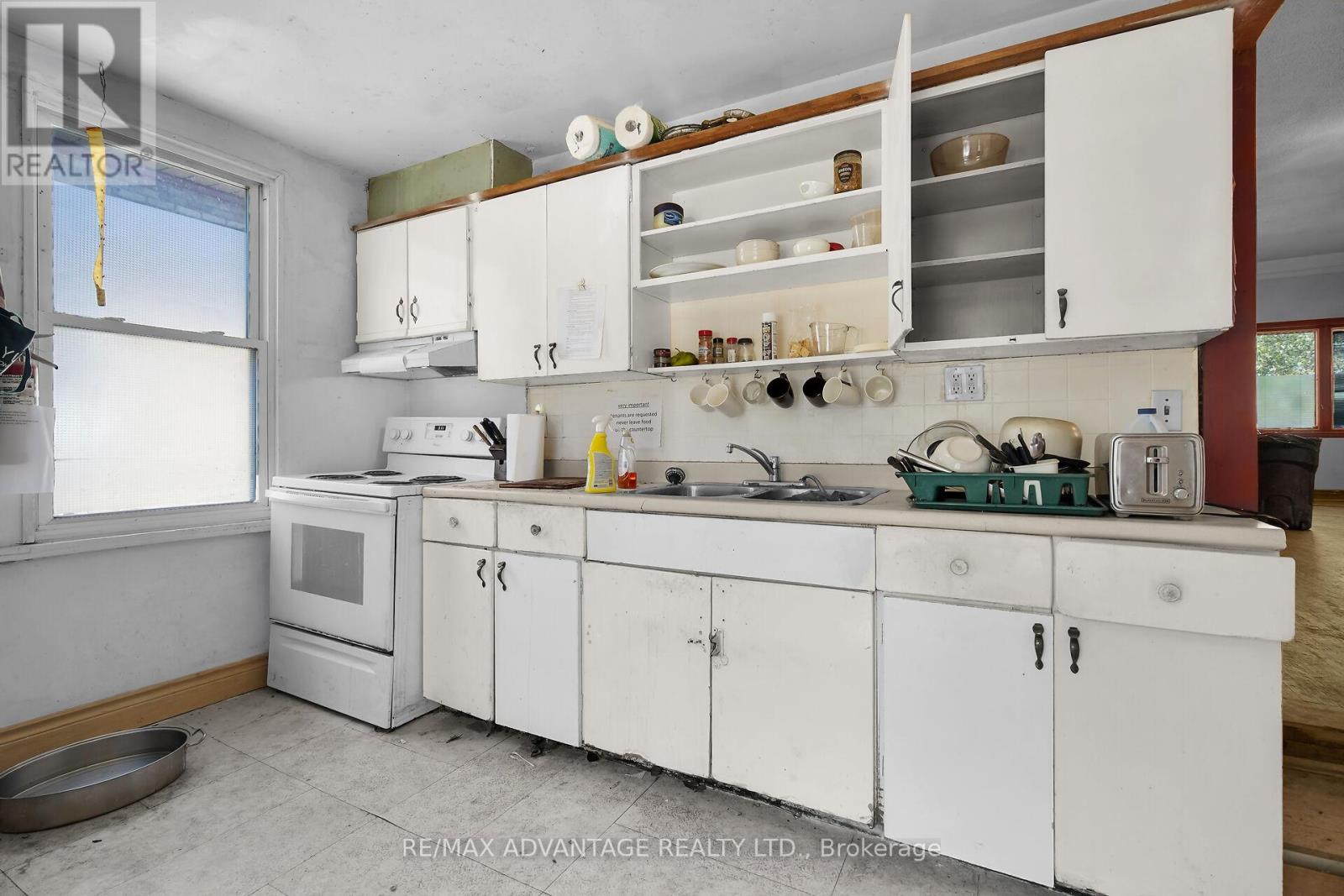Photo 17 of 571 Elizabeth Street, London East ON