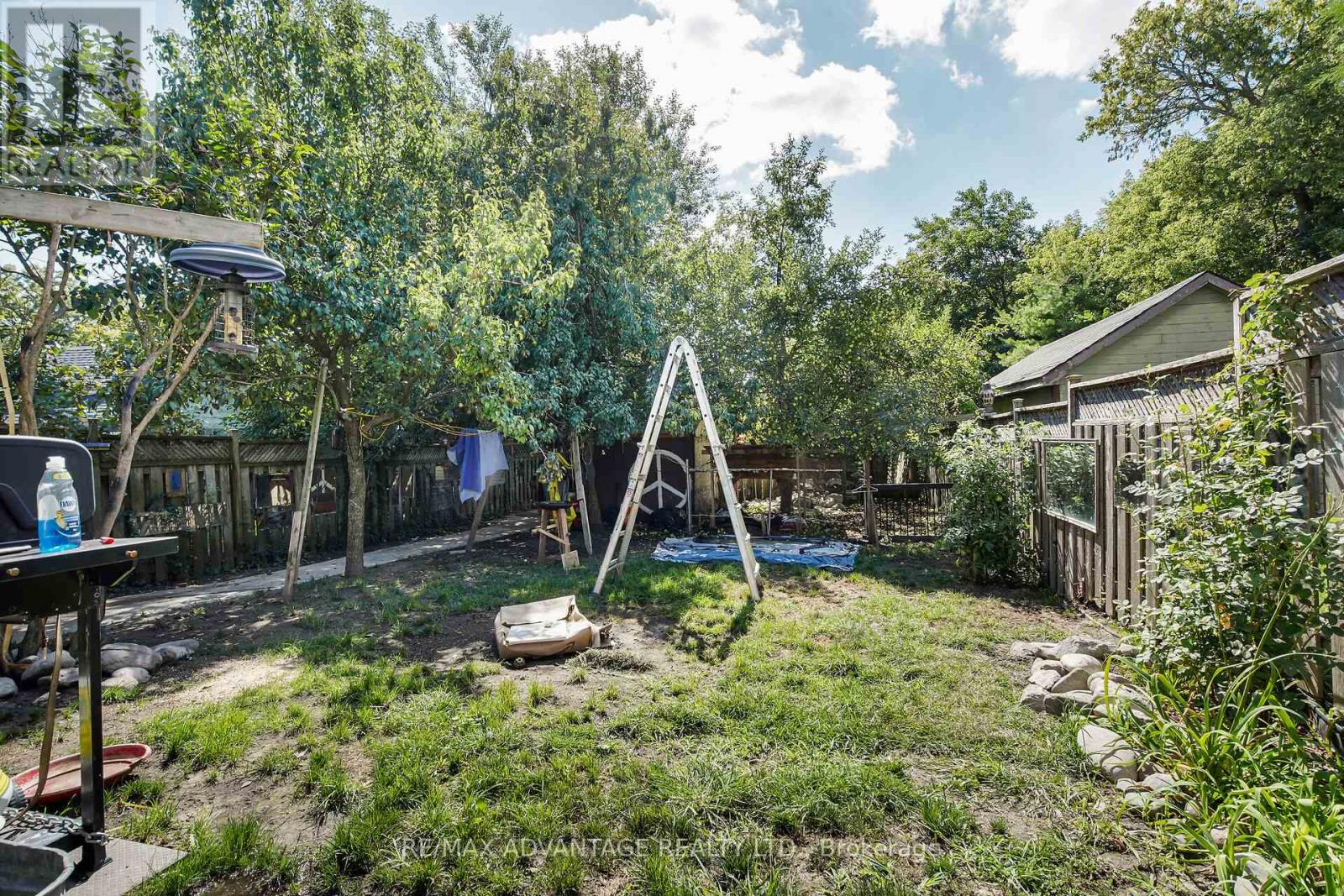 Photo 11 of 571 Elizabeth Street, London East ON
