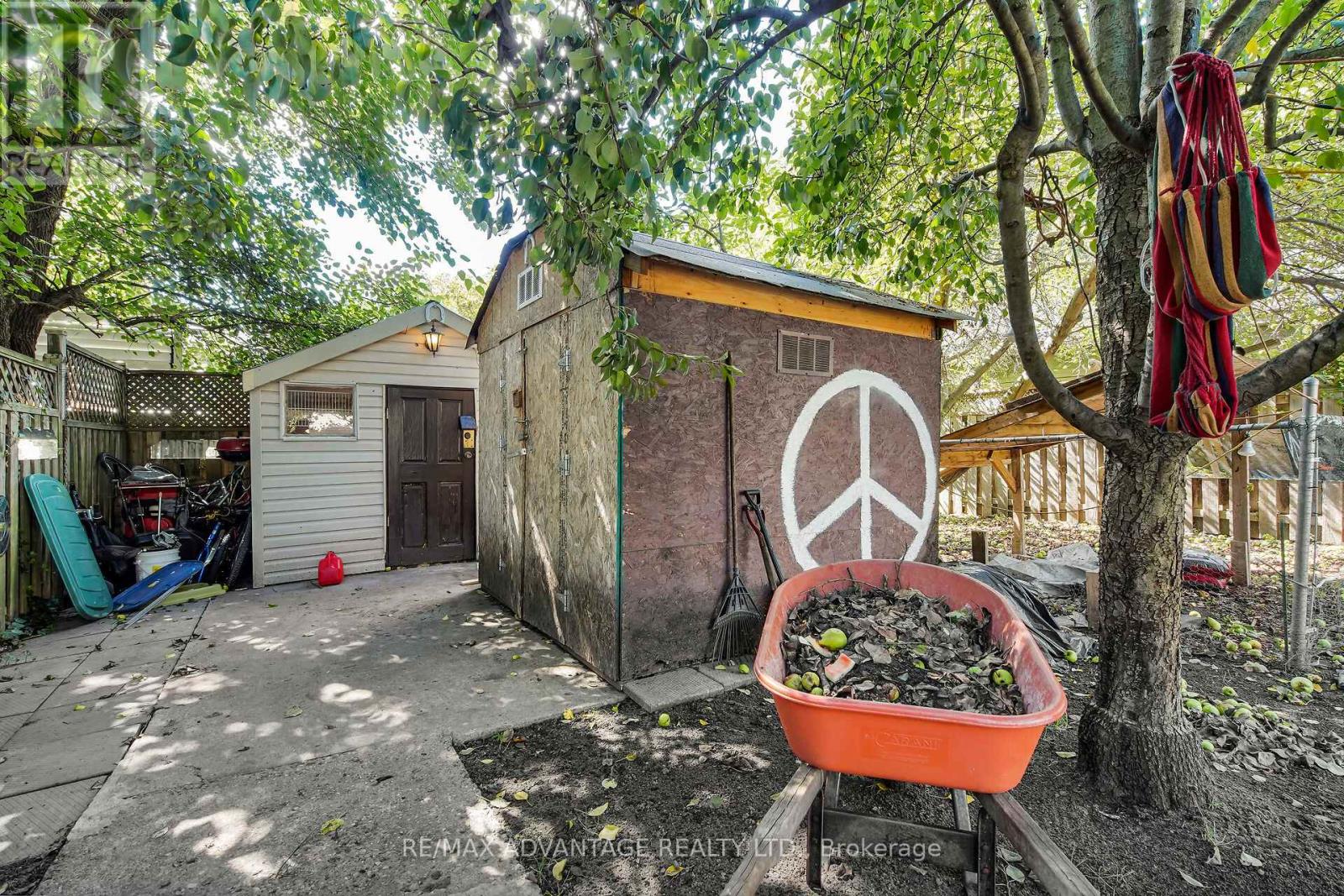 Photo 18 of 571 Elizabeth Street, London East ON