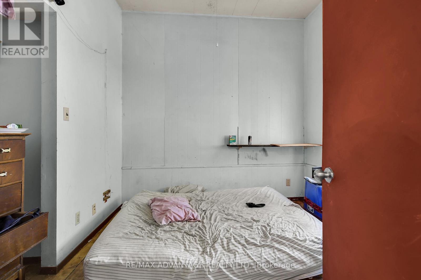Photo 5 of 571 Elizabeth Street, London East ON