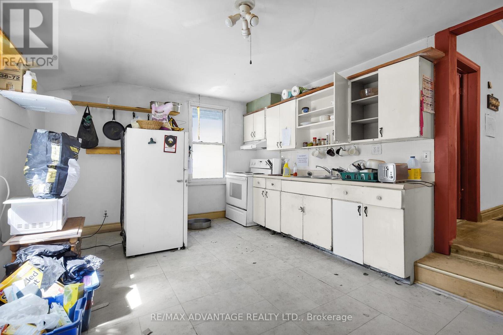 Photo 14 of 571 Elizabeth Street, London East ON