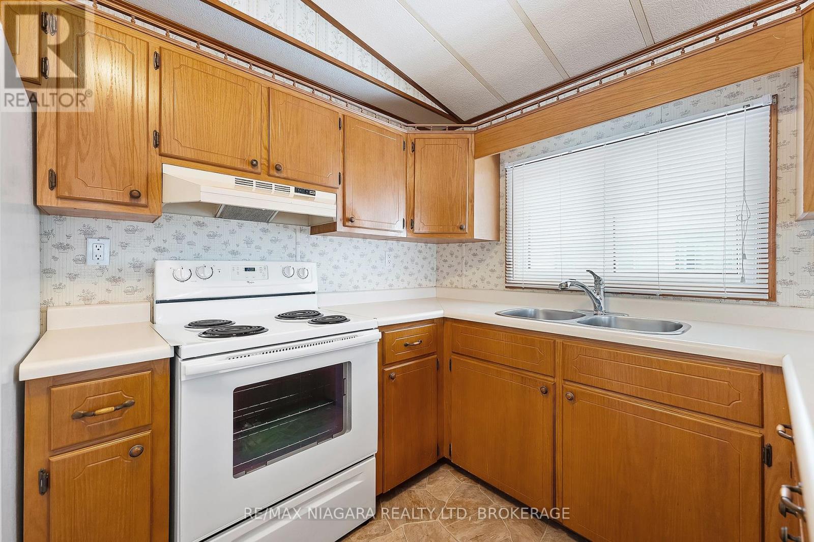 Photo 11 of 46 3033 Townline Road, Fort Erie ON