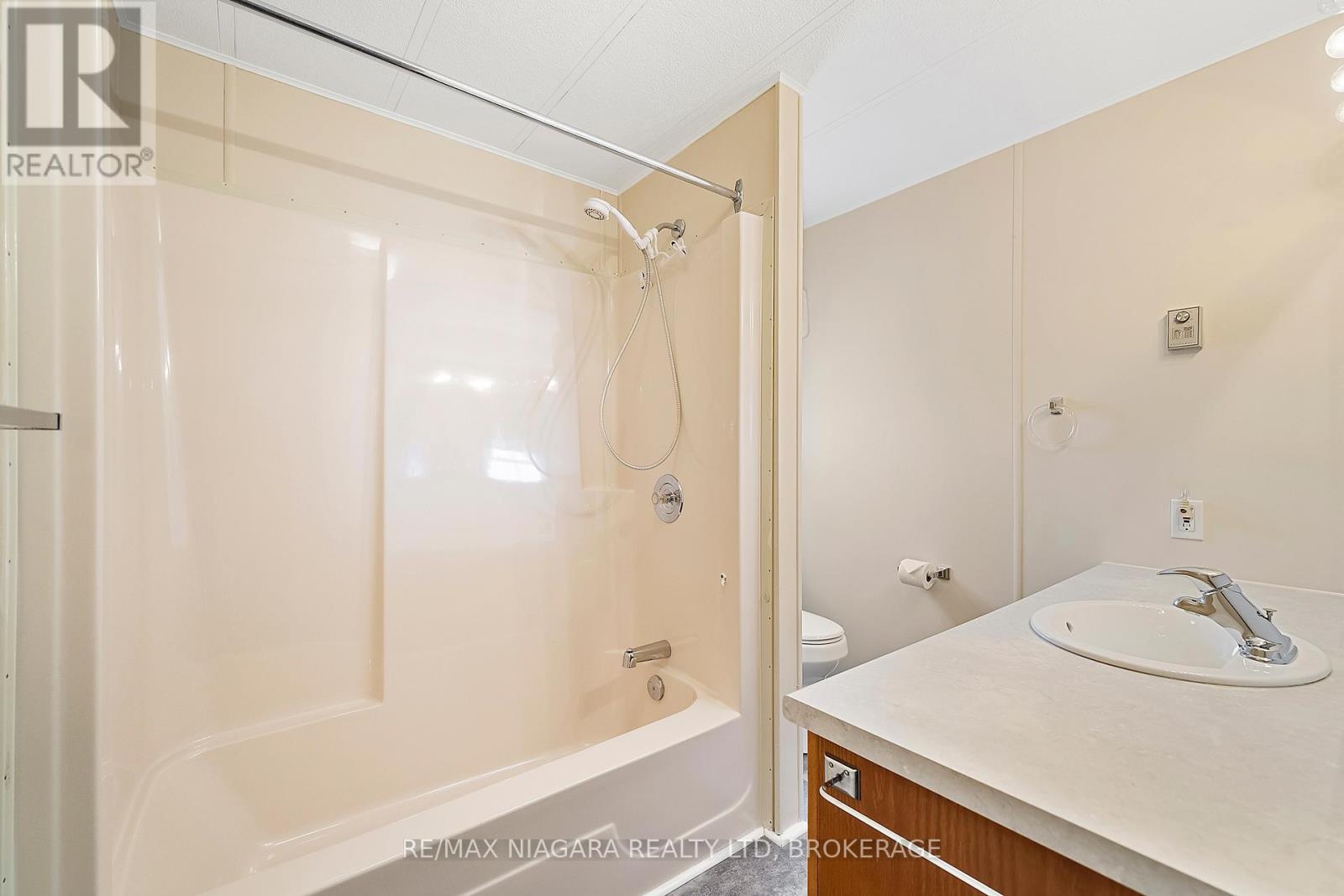 Photo 21 of 46 3033 Townline Road, Fort Erie ON
