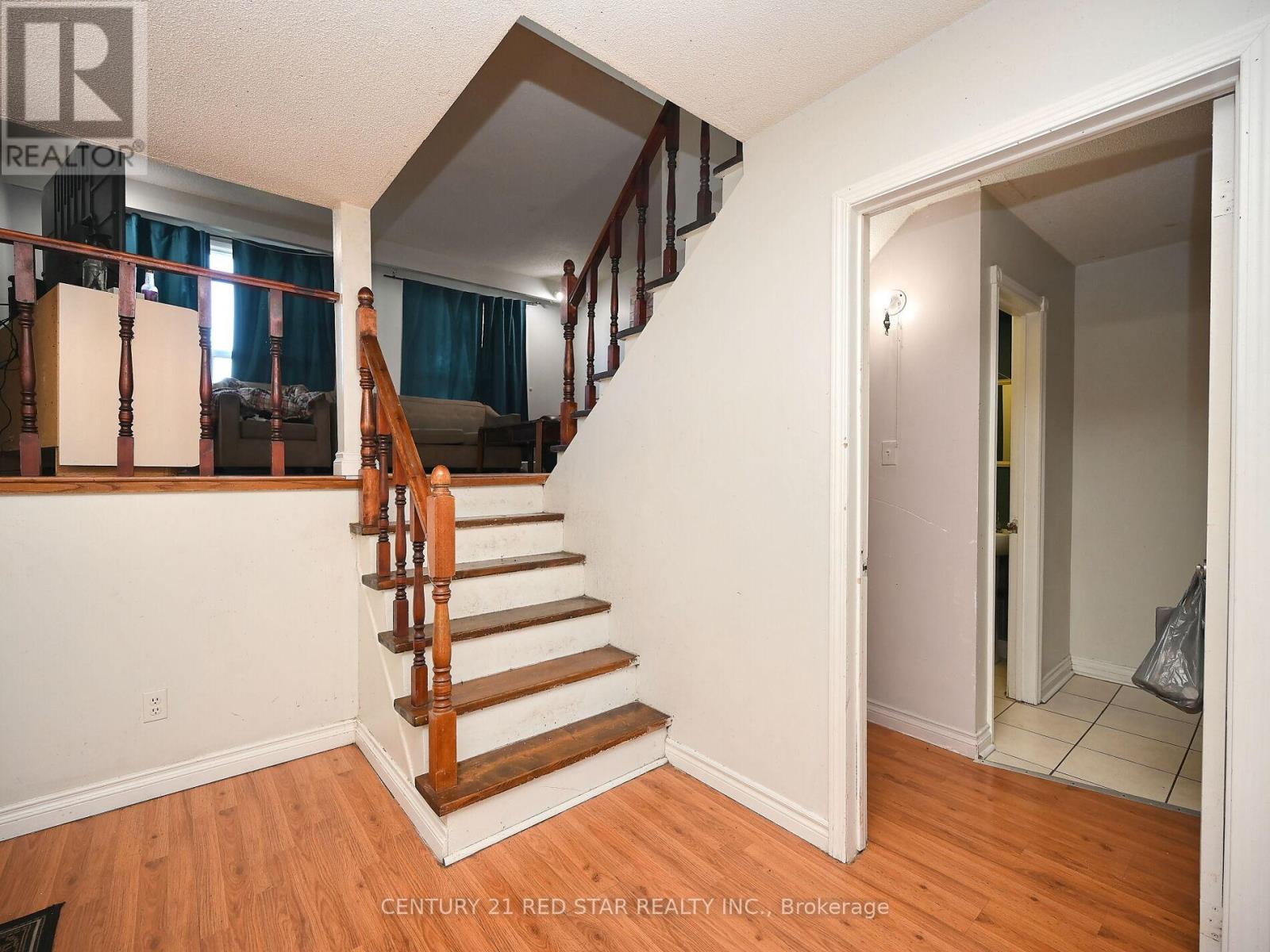 Photo 15 of 433 Hansen Road N, Brampton ON