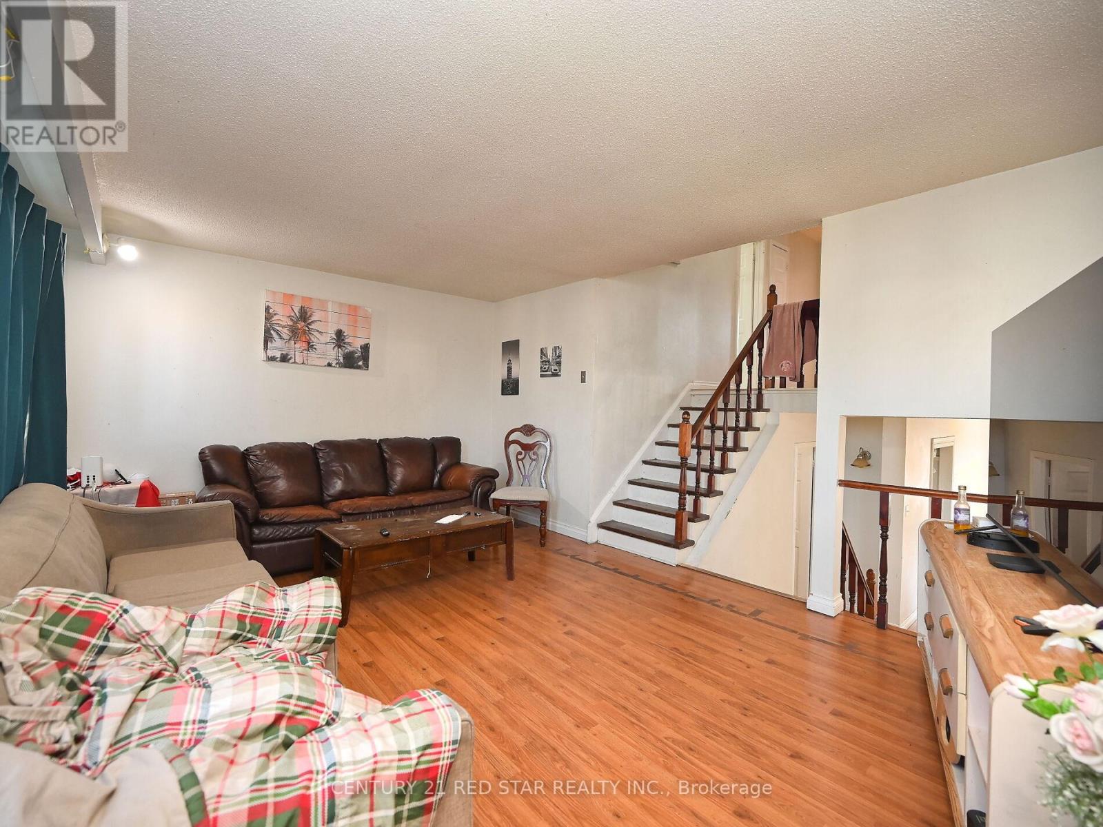 Photo 16 of 433 Hansen Road N, Brampton ON