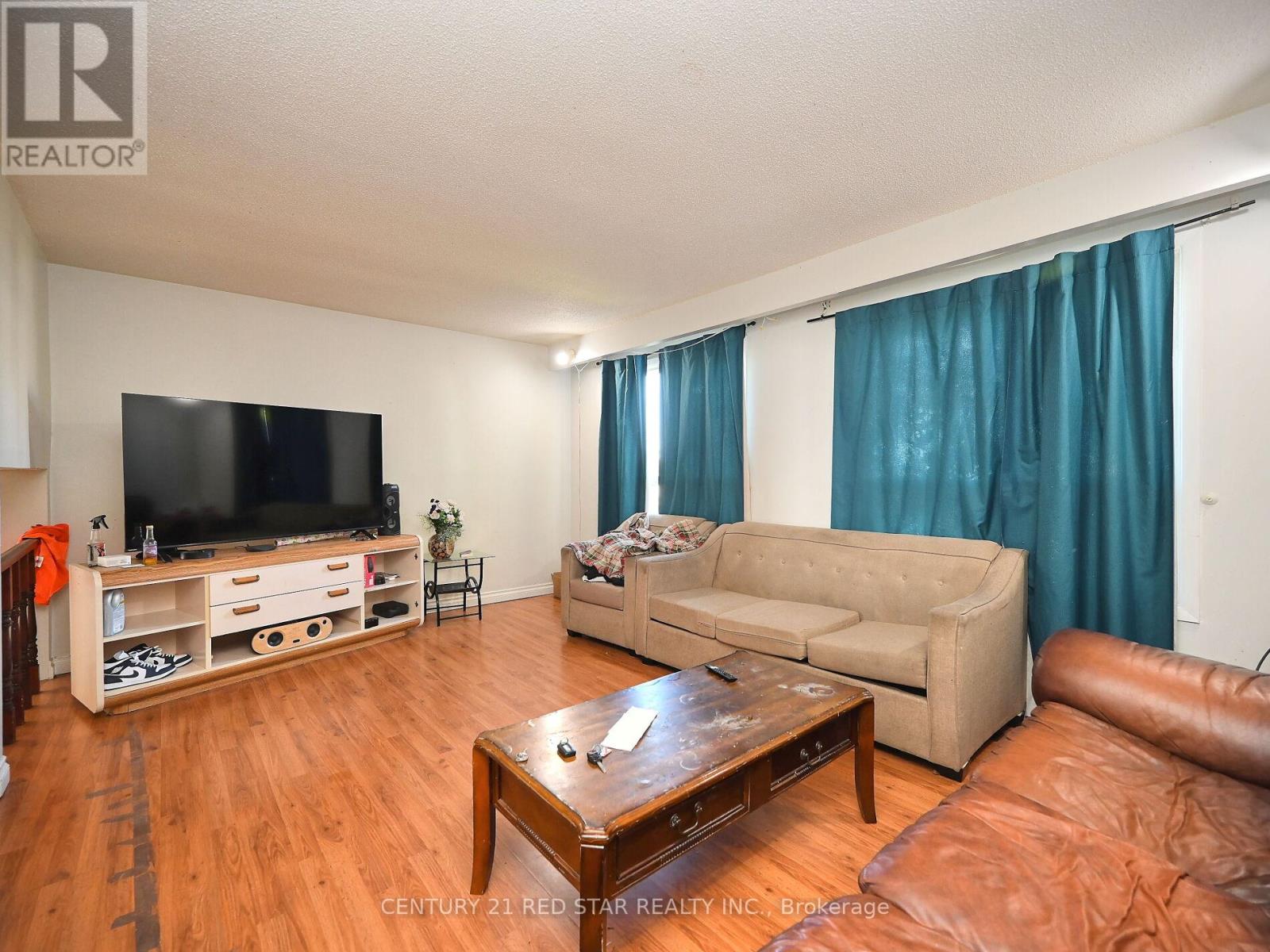 Photo 18 of 433 Hansen Road N, Brampton ON