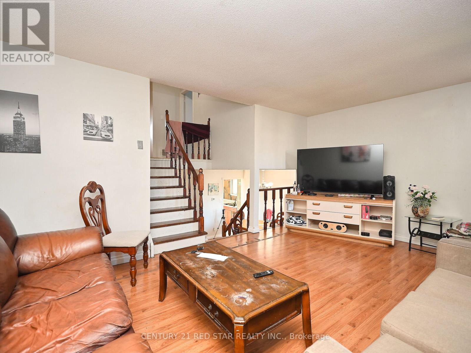 Photo 19 of 433 Hansen Road N, Brampton ON