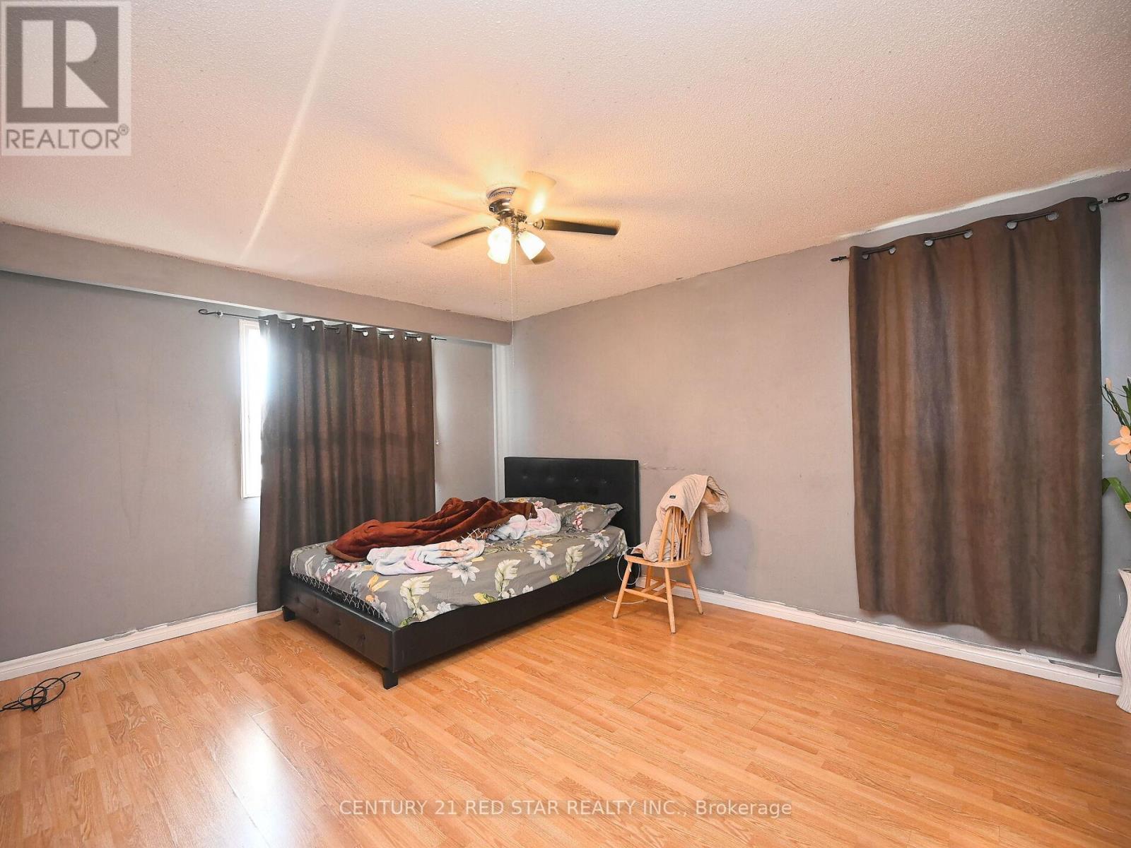 Photo 23 of 433 Hansen Road N, Brampton ON