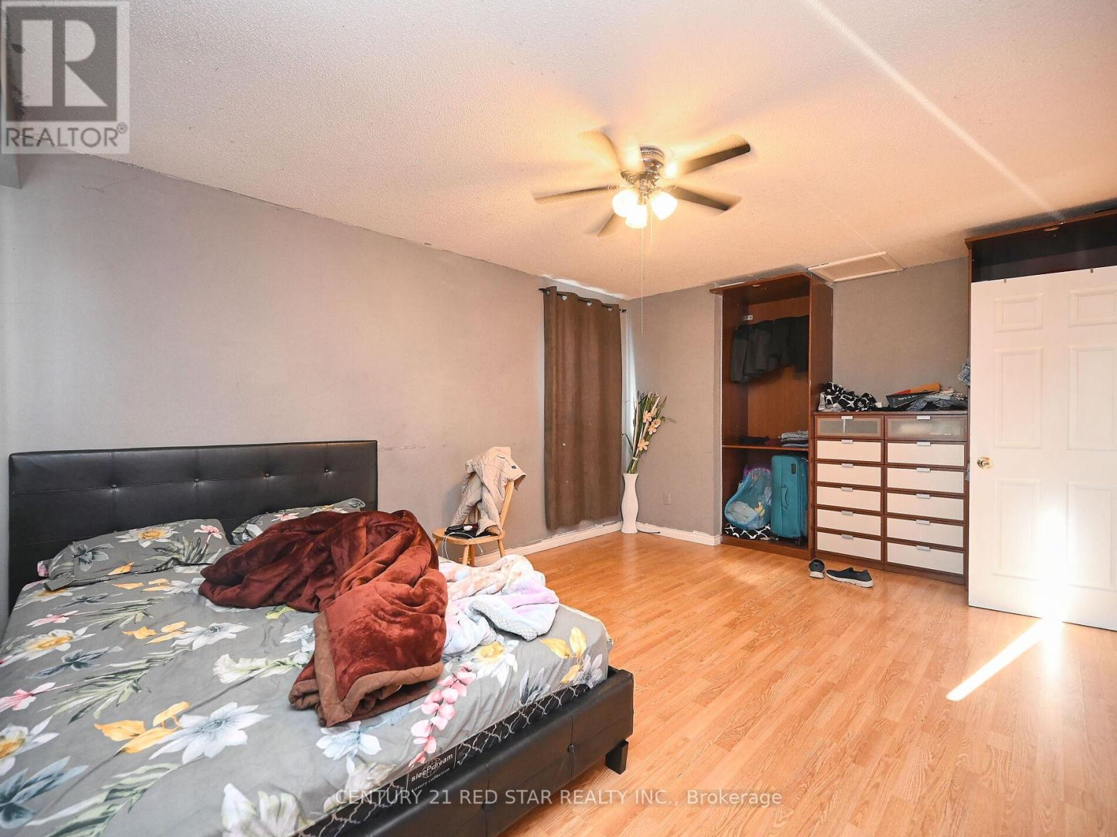Photo 24 of 433 Hansen Road N, Brampton ON
