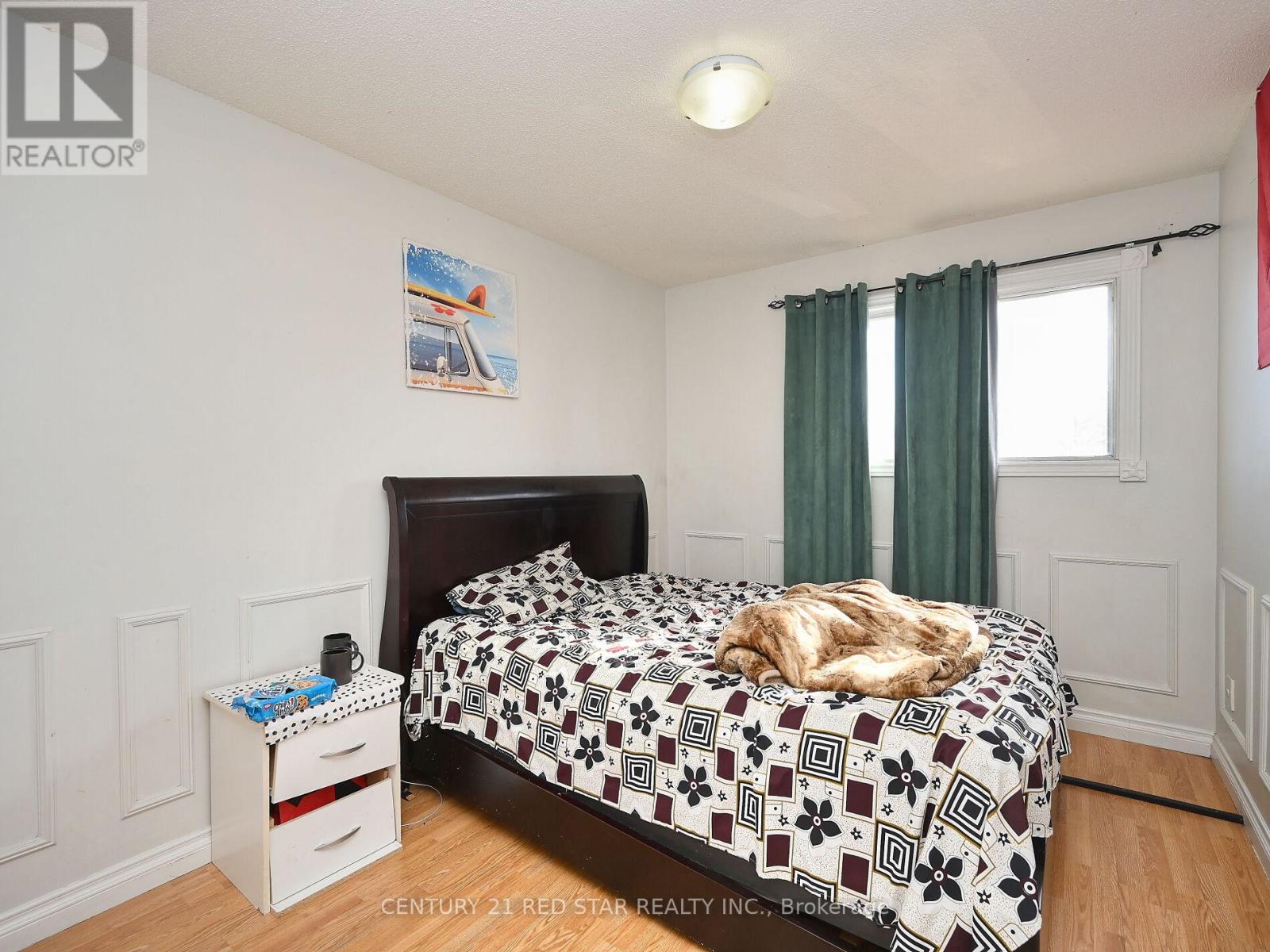 Photo 25 of 433 Hansen Road N, Brampton ON