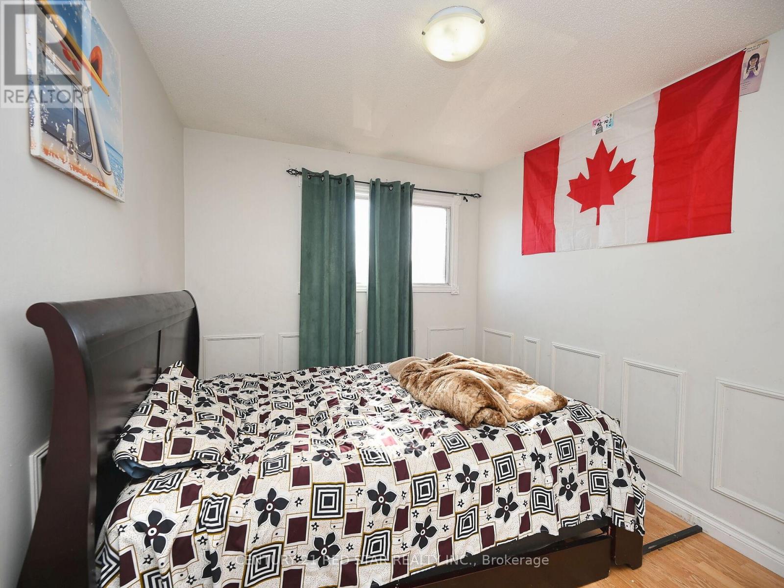 Photo 27 of 433 Hansen Road N, Brampton ON