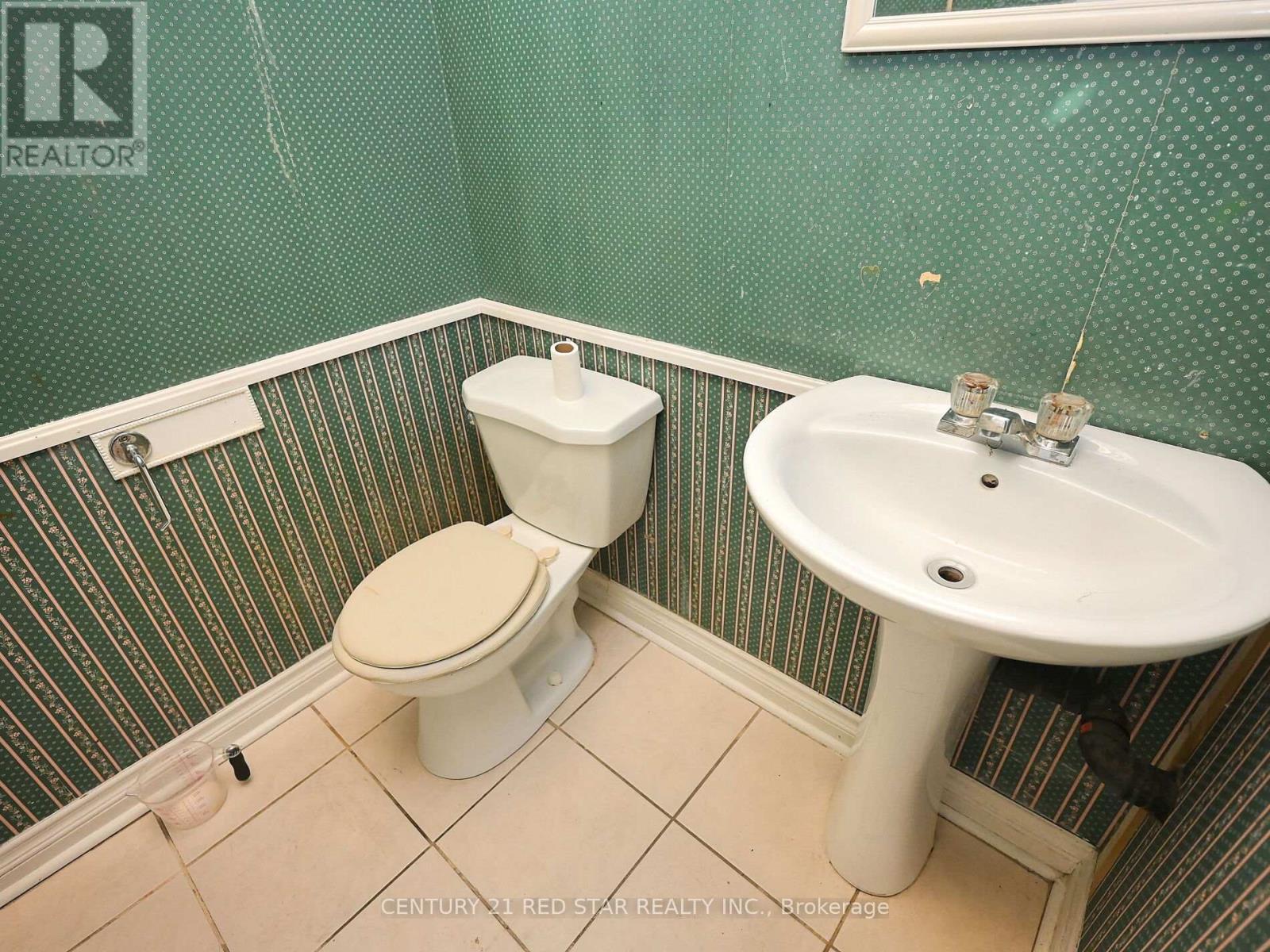 Photo 34 of 433 Hansen Road N, Brampton ON