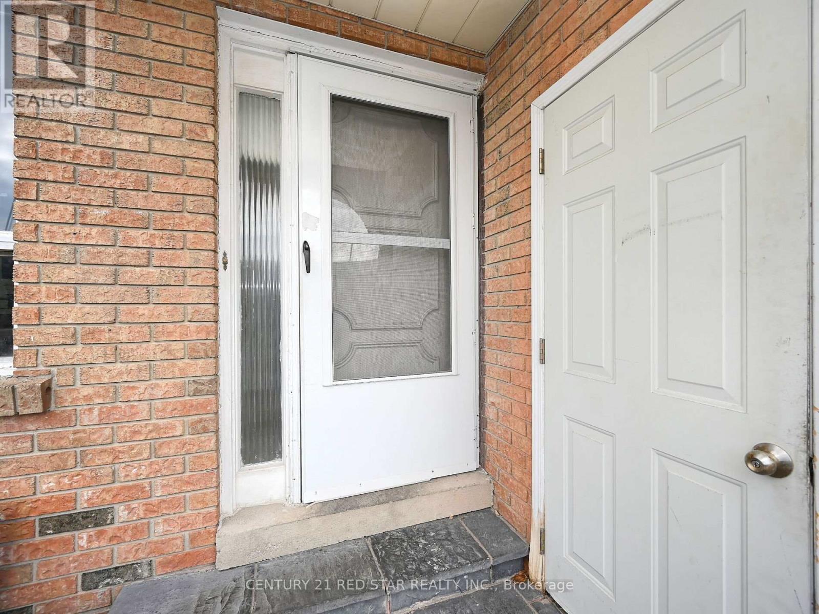 Photo 5 of 433 Hansen Road N, Brampton ON