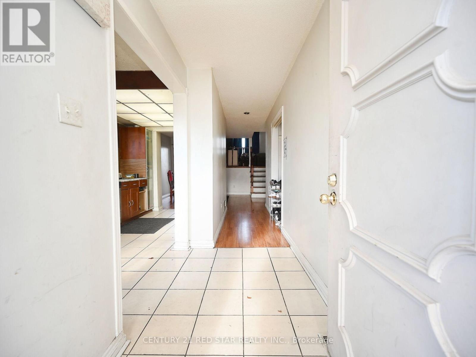 Photo 6 of 433 Hansen Road N, Brampton ON