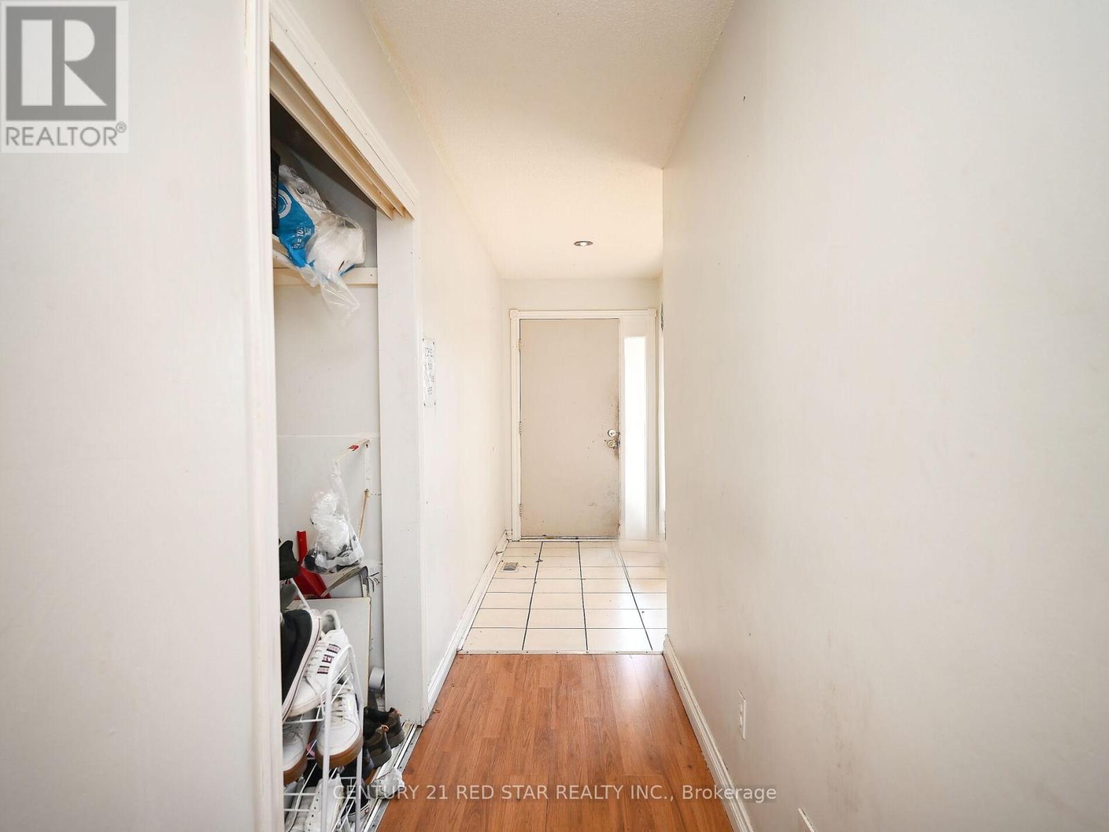 Photo 7 of 433 Hansen Road N, Brampton ON