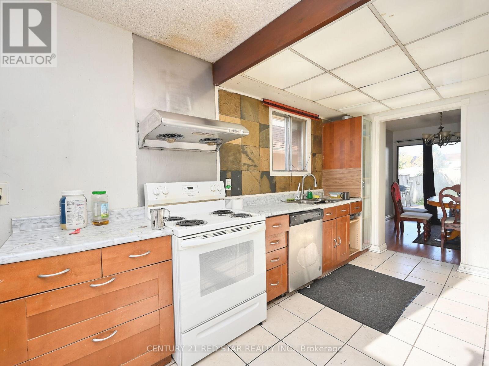 Photo 8 of 433 Hansen Road N, Brampton ON