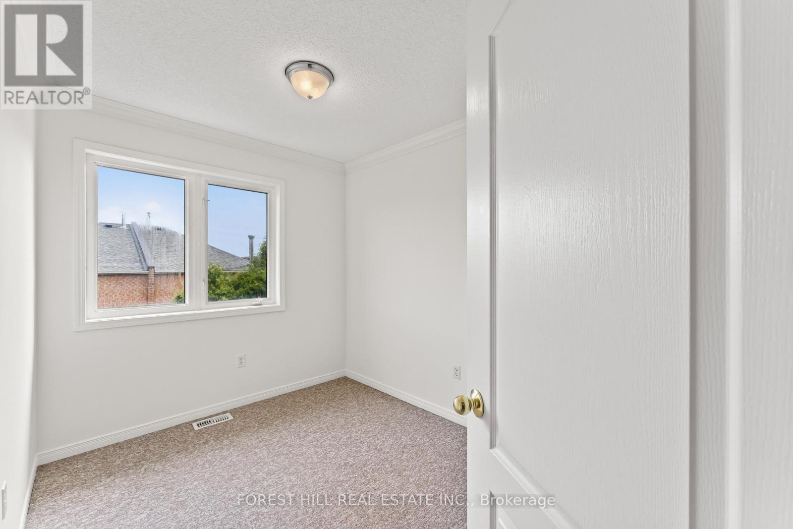 Photo 10 of 5817 Tiz Road, Mississauga ON