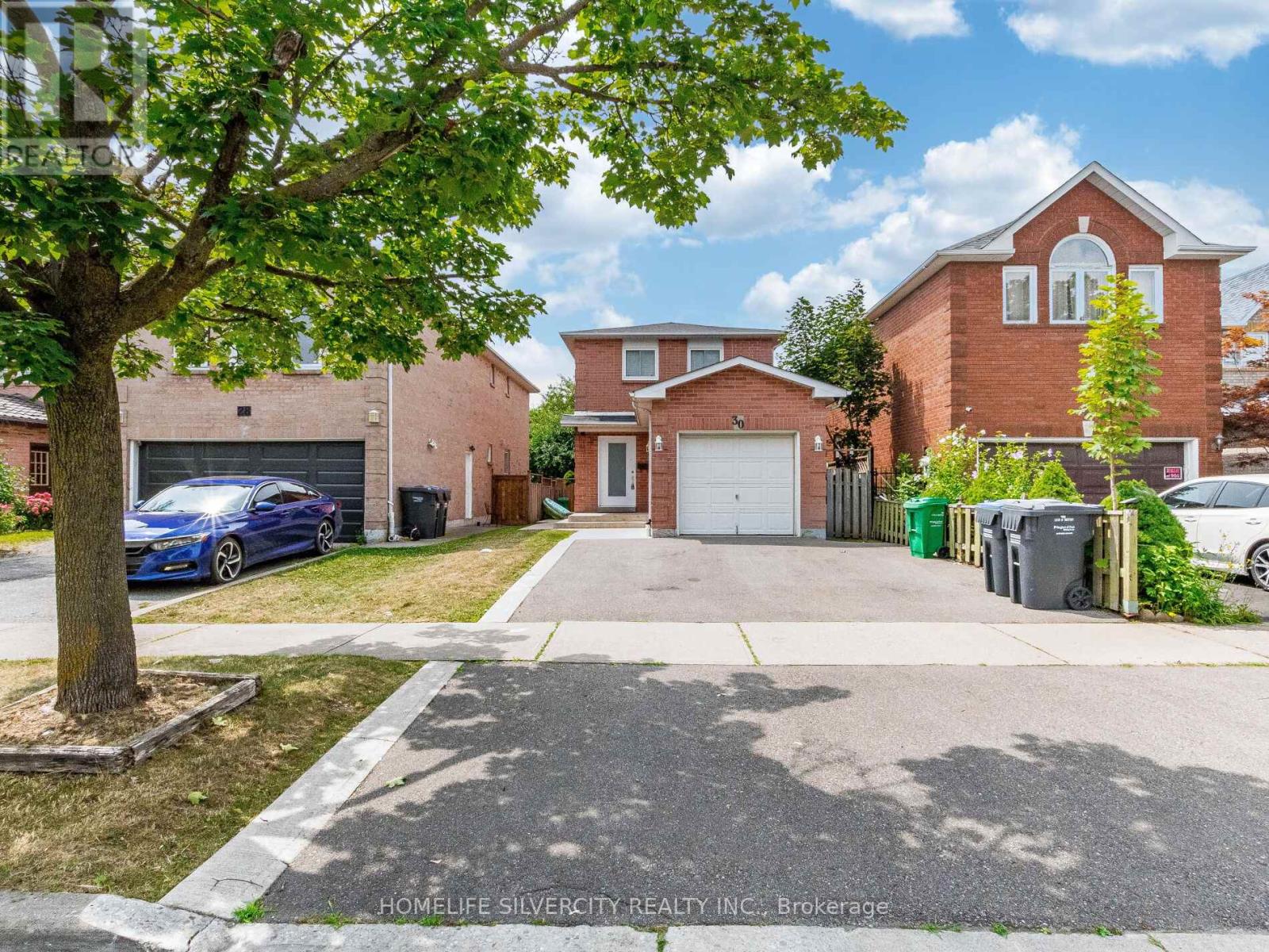 Photo 2 of 30 Castlehill Road, Brampton ON