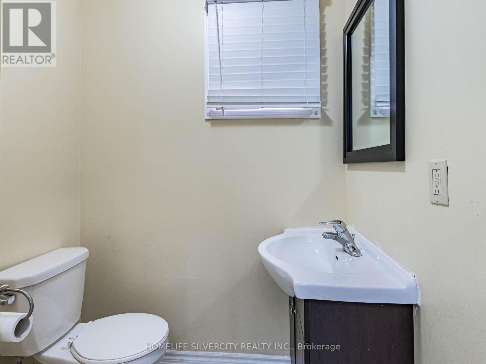 Photo 26 of 30 Castlehill Road, Brampton ON