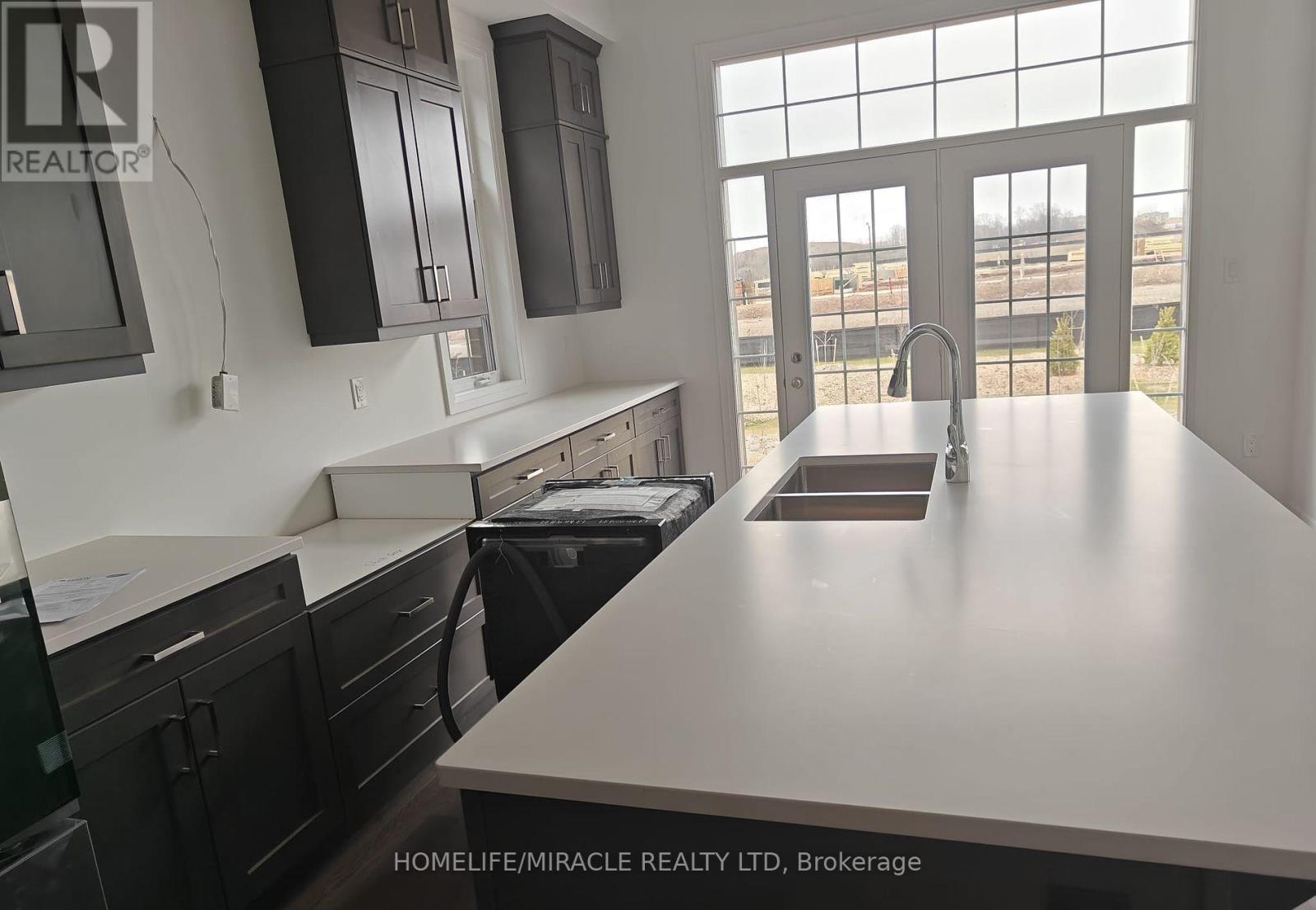 Photo 14 of 1348 Aymond Crescent, Oakville ON